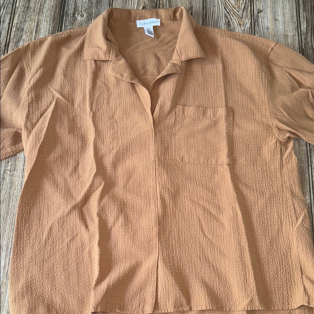 Calvin Klein shirt  Light Brown  tan Textured popover small short sleeve